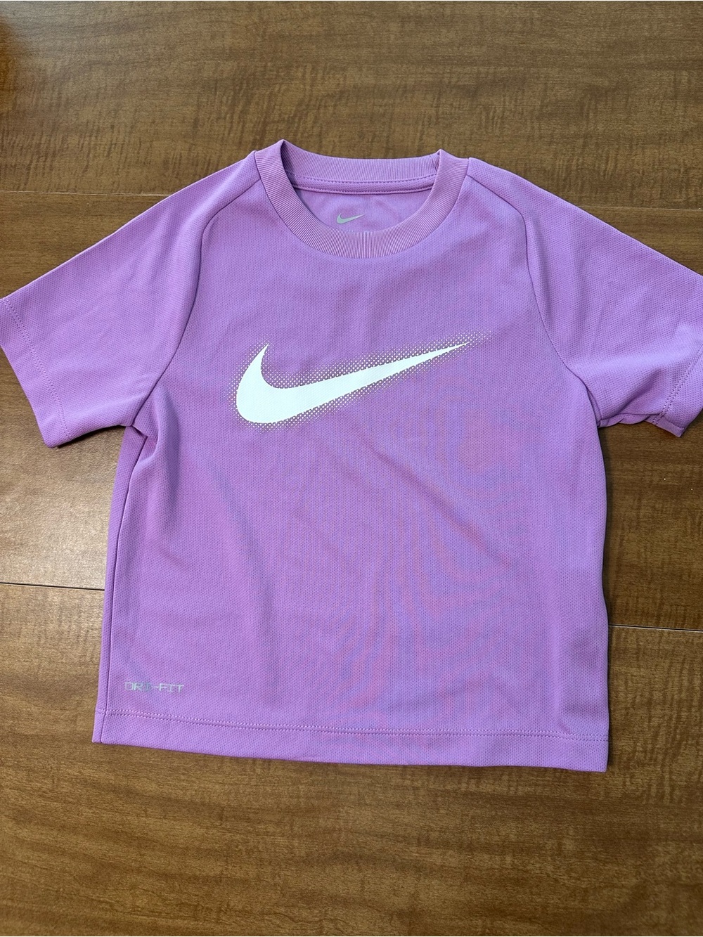 Nike Girls Short Sleeve Tee in Lavender with White Swoosh